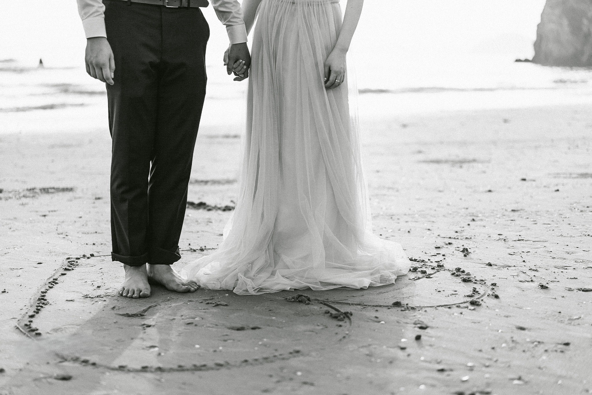 Couple arriving at beach lodging concierge support