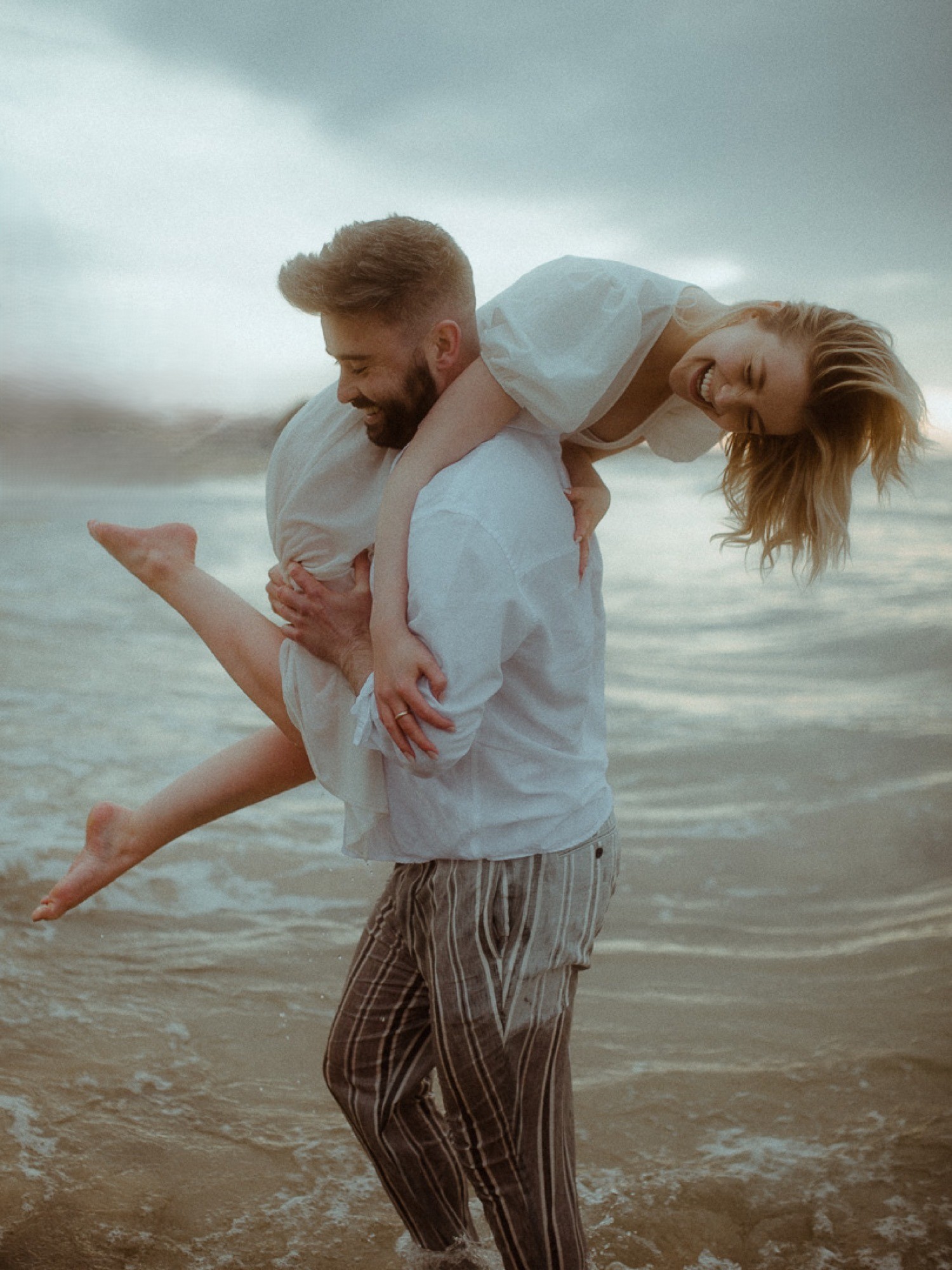 Golden-hour honeymoon portraits on Anna Maria Island