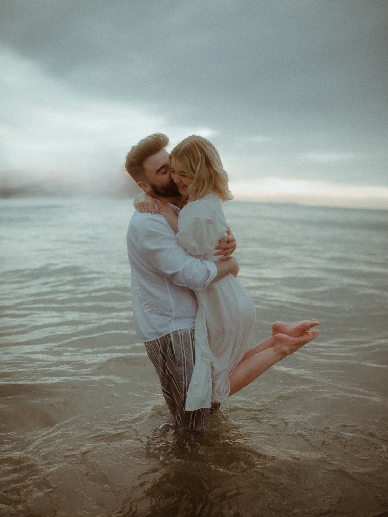 Romantic Sarasota beach honeymoon photos